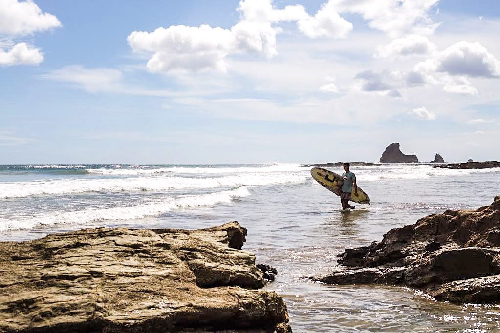 surfer playa maderas nicaragua san juan del sur beach