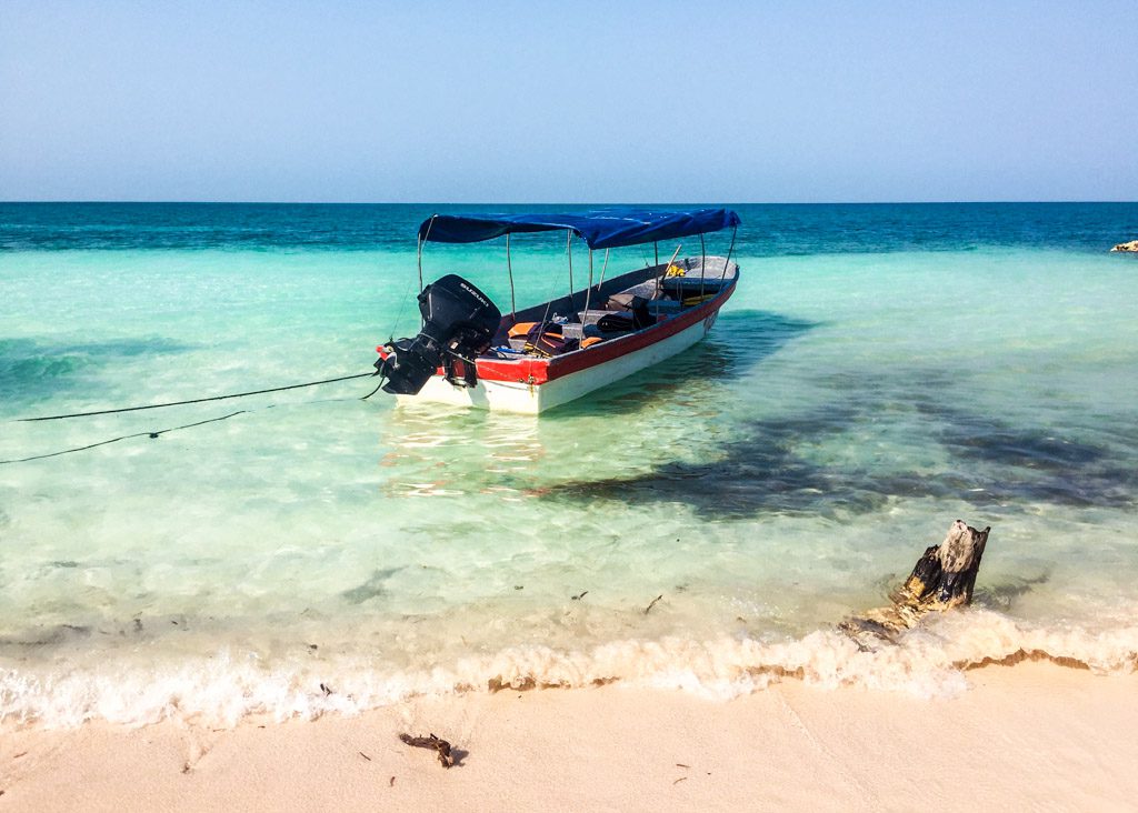 isla tintipan colombia Boat in Tintipan, San Bernardo Islands, Colombia