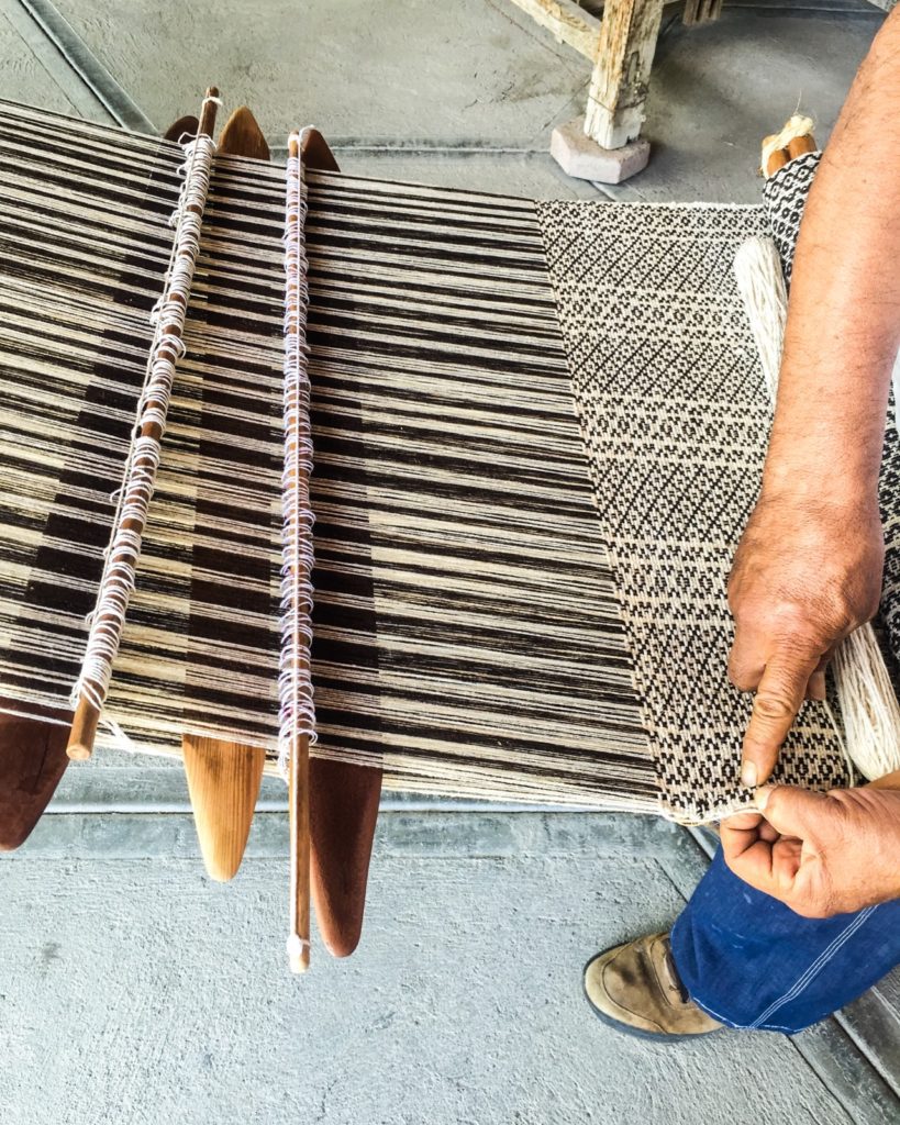 backstrap loom weaving mitla