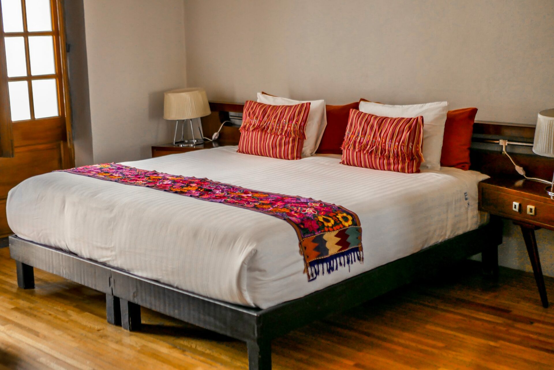 Chiapas suite bed historic hotel in Mexico City