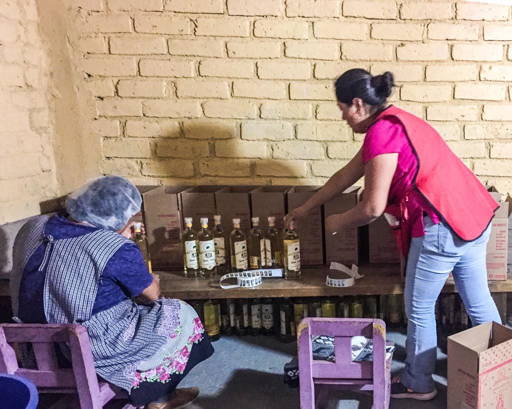 women boxing mezcal matatlan oaxaca