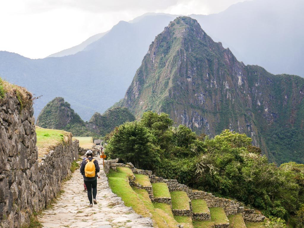 walking to machu picchu from the sun gate