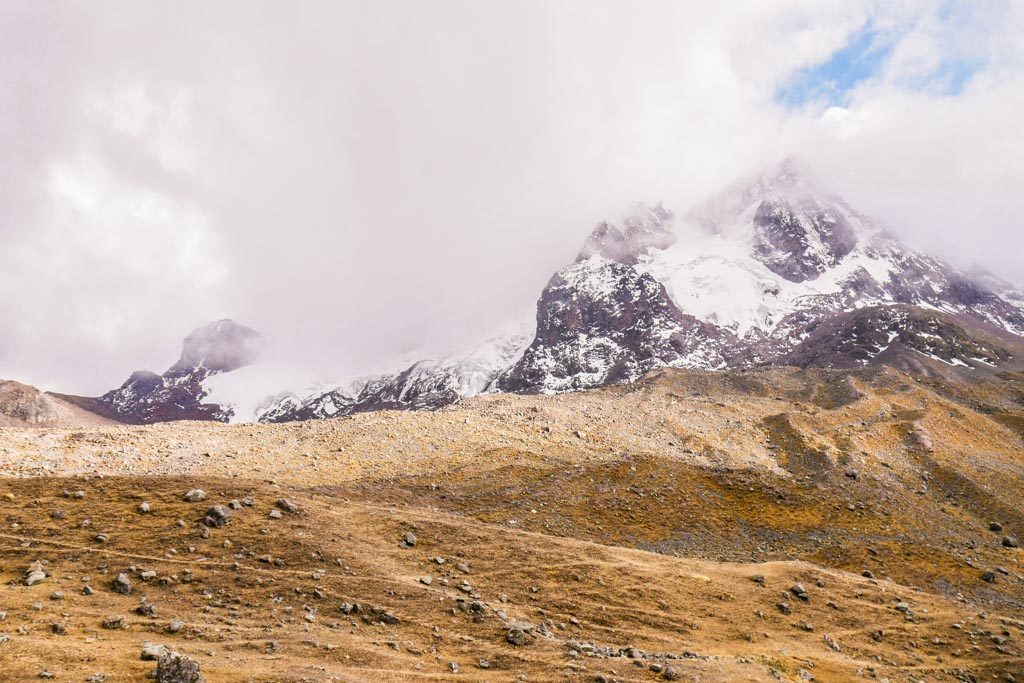 rainbow mountain trek