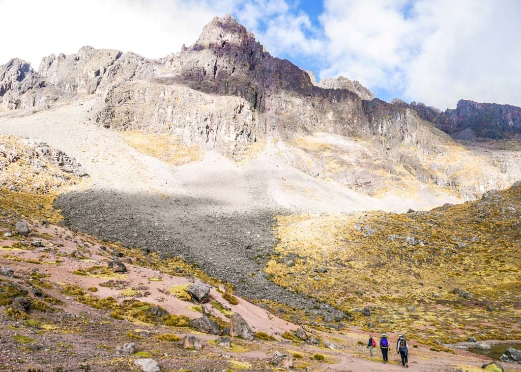 starting 2nd day rainbow mountain trek