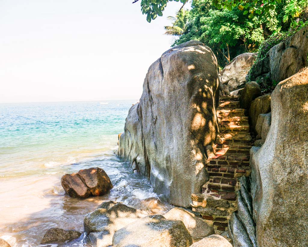 steps at playa colomitos