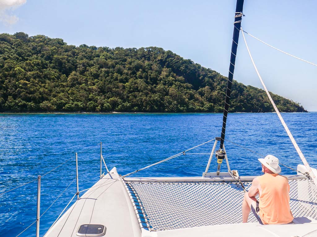 cayos cochinos from roatan tour catamaran