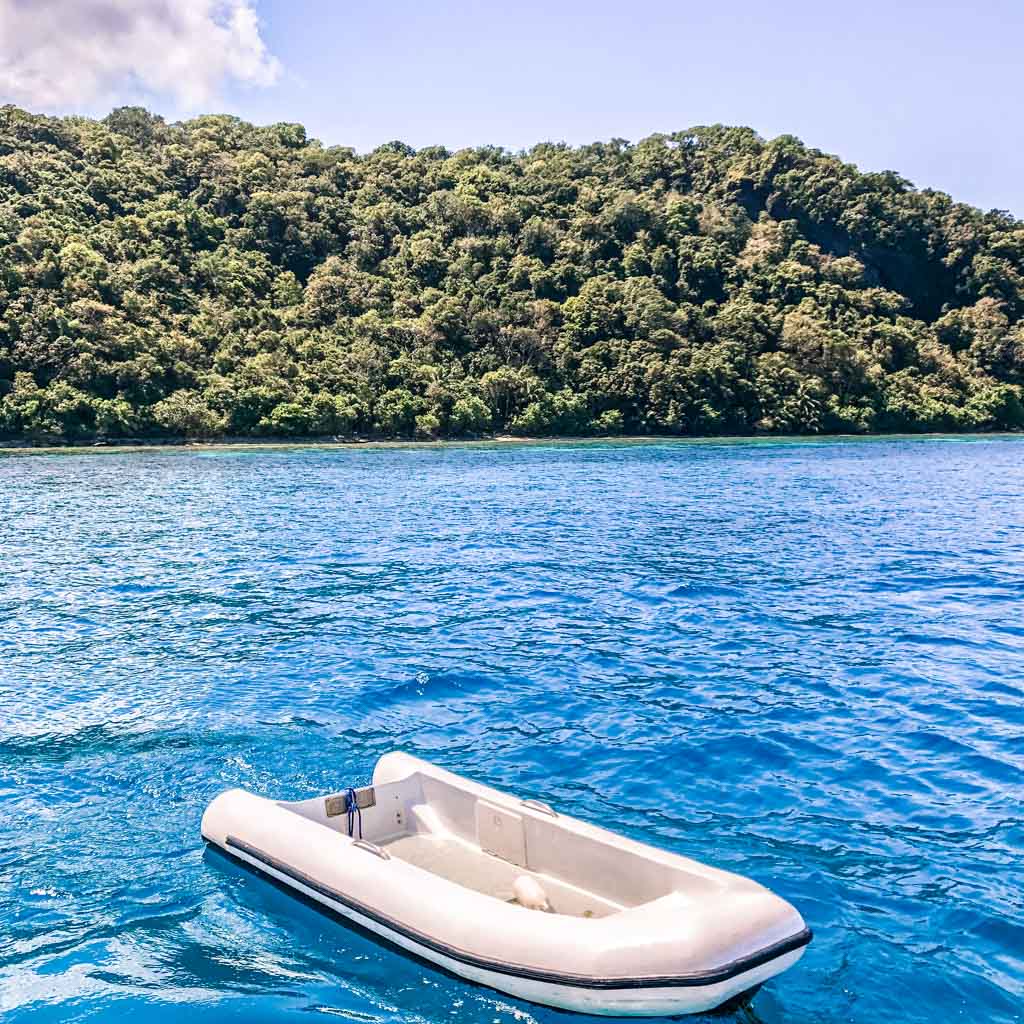 cayos cochinos from roatan tour