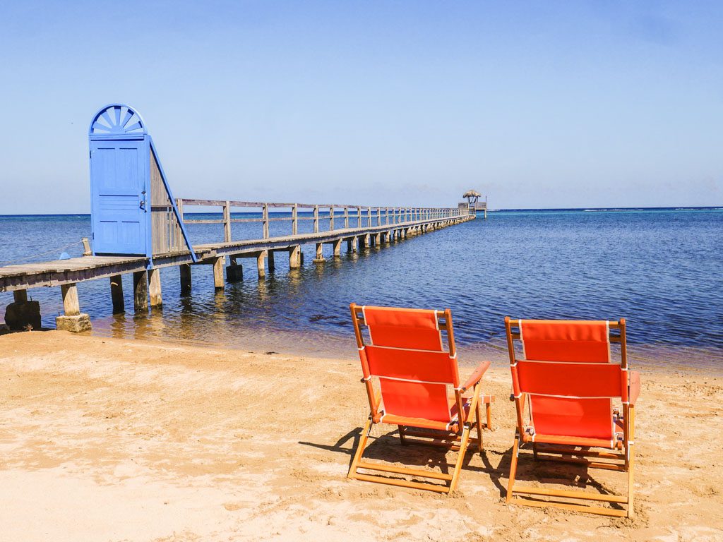 honduras hotel roatan beachfront