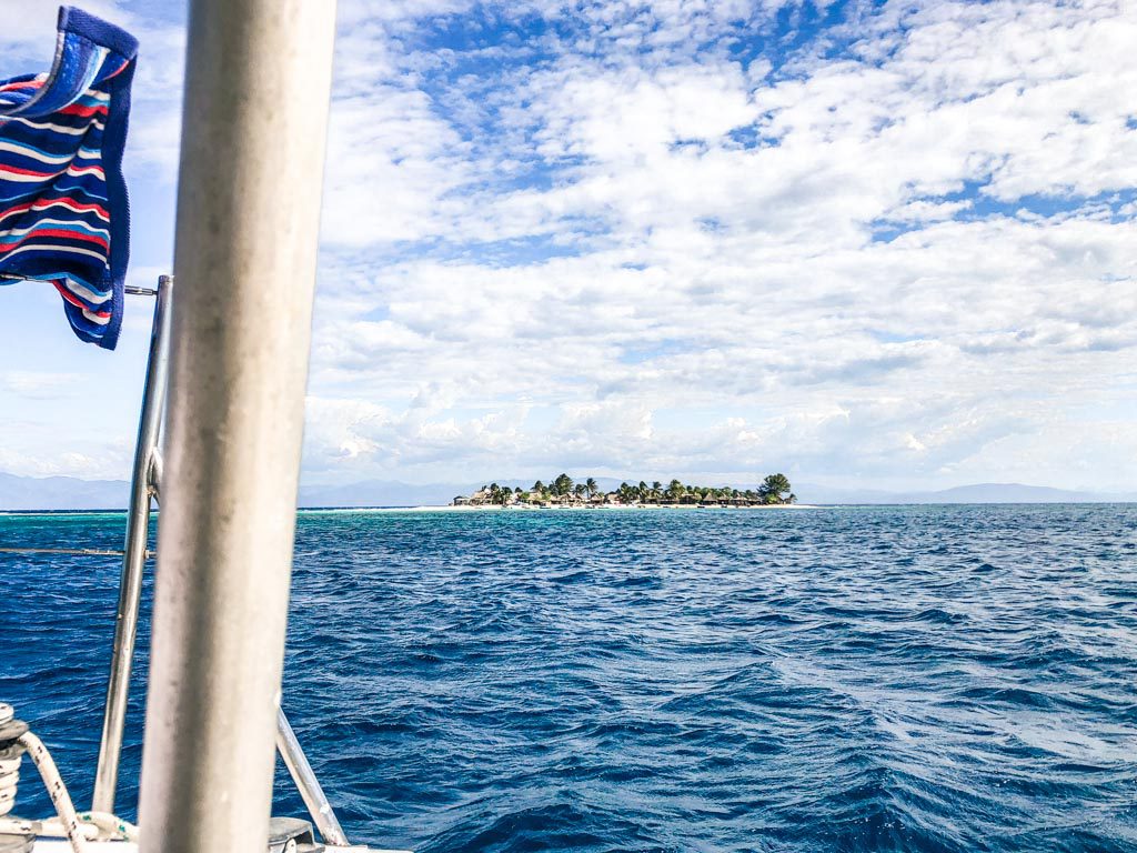 sailing the cayos cochinos