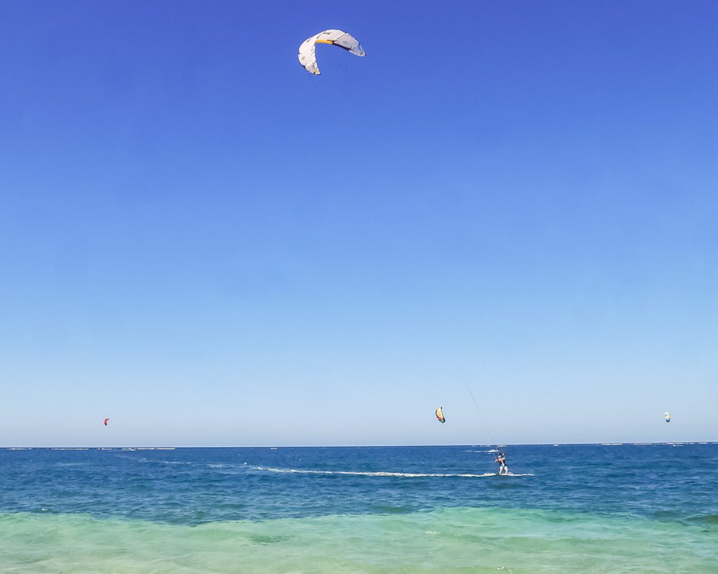 kitesurfing roatan honduras camp bay