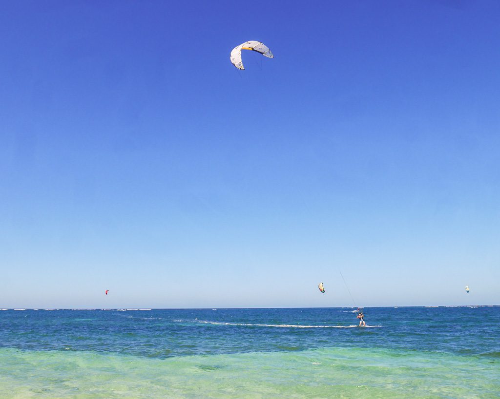 kitesurfing roatan travel honduras camp bay