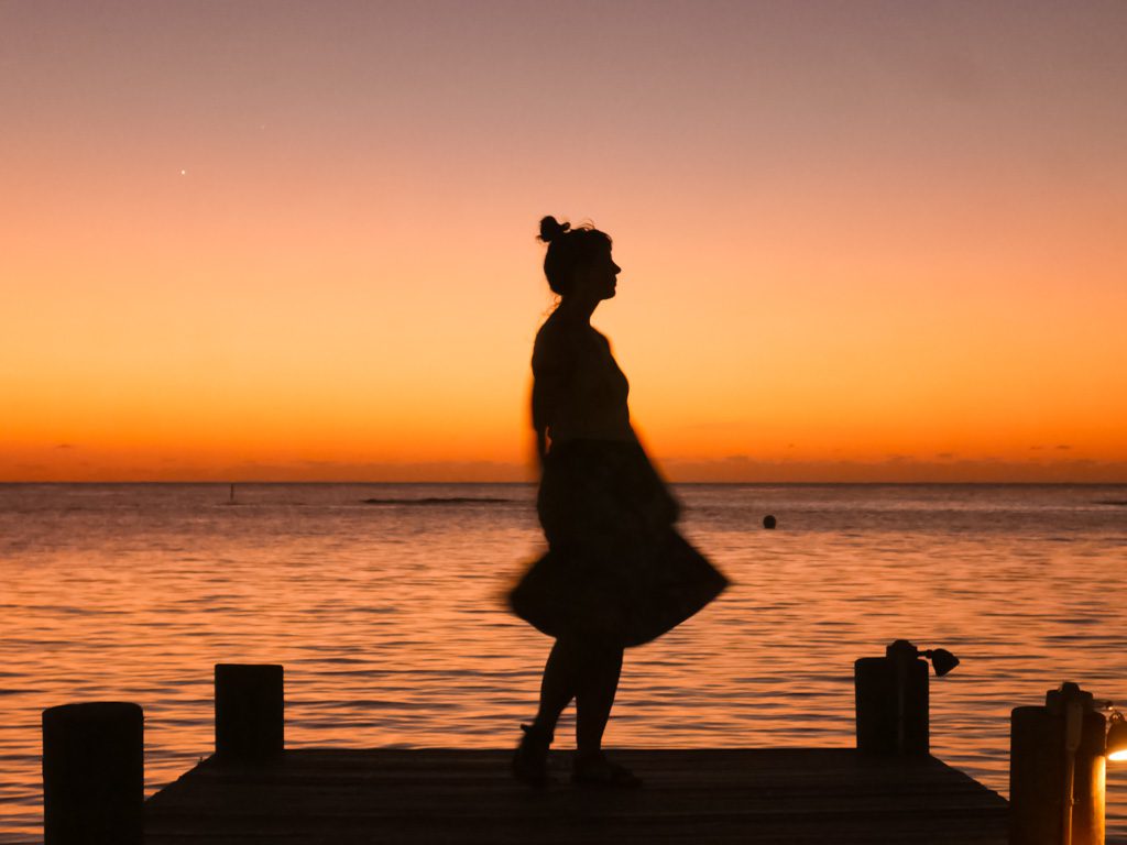 roatan travel sunset at thai place west end