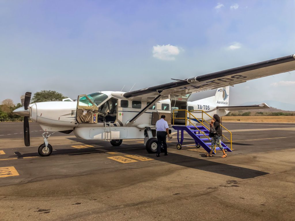 plane from oaxaca to puerto escondido