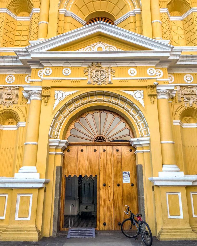 Iglesia San Pedro Apóstol antigua travel