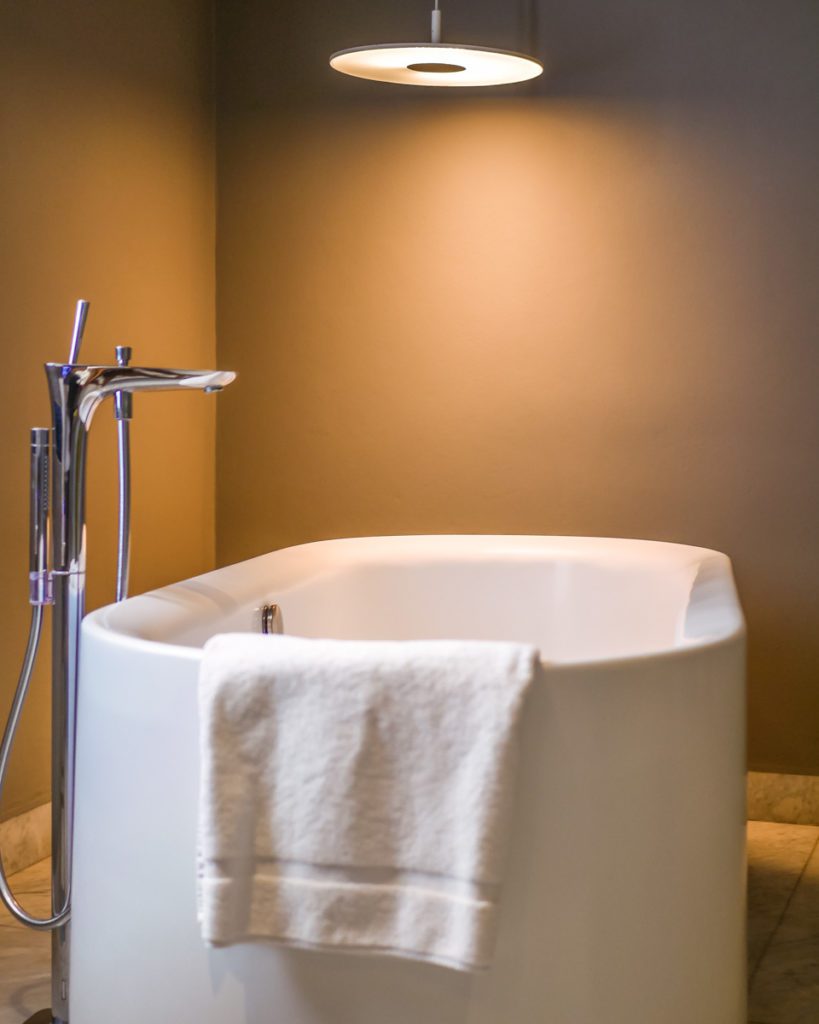 bathtub at dos casas hotel