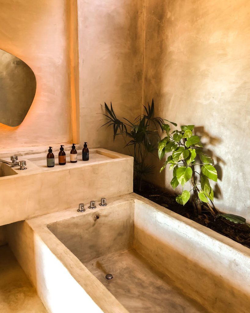 bathtub-oaxaca-beach-hotel