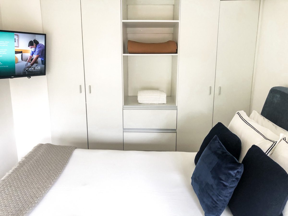 bedroom and closet space and tv casai where to stay in mexico city