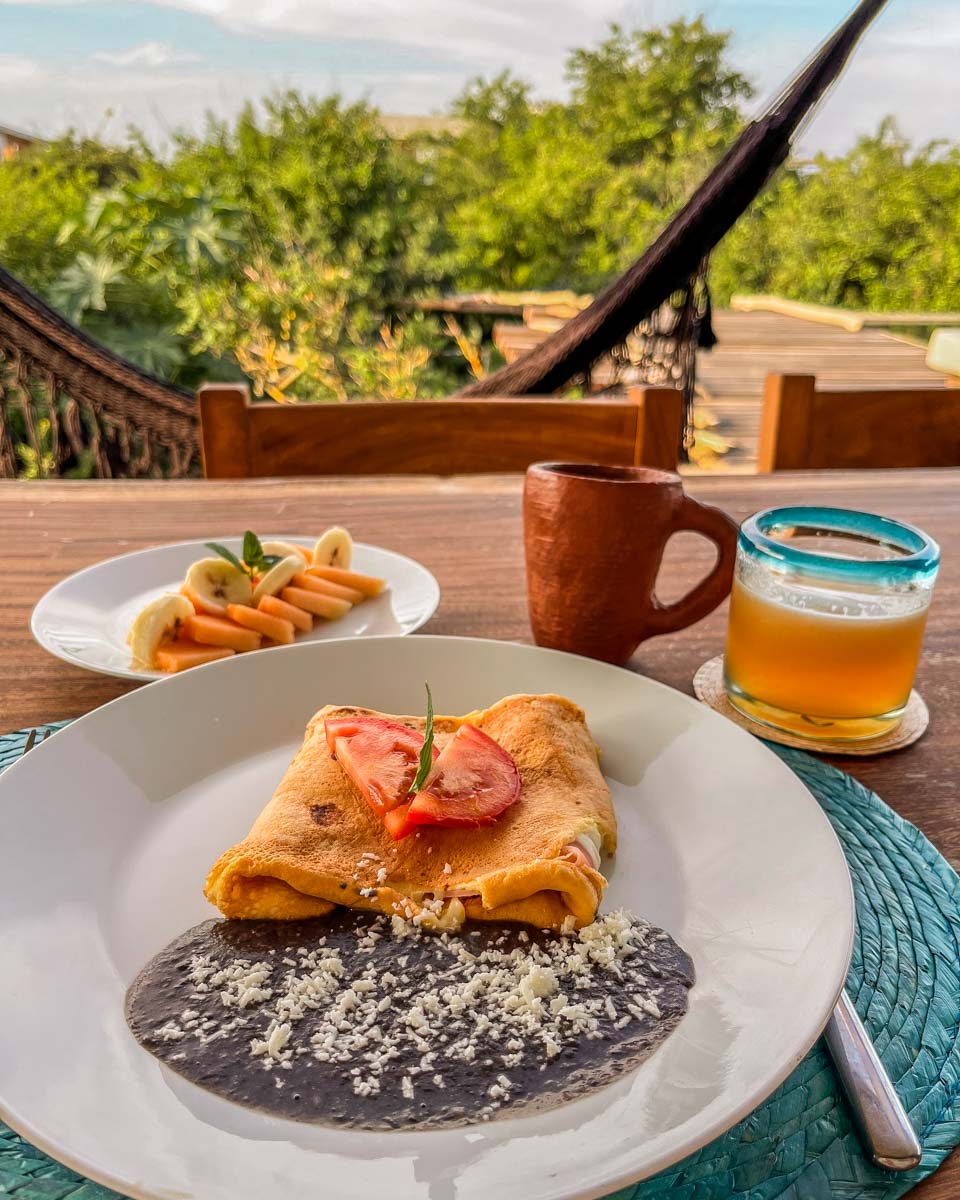 breakfast punta pajaros airbnb