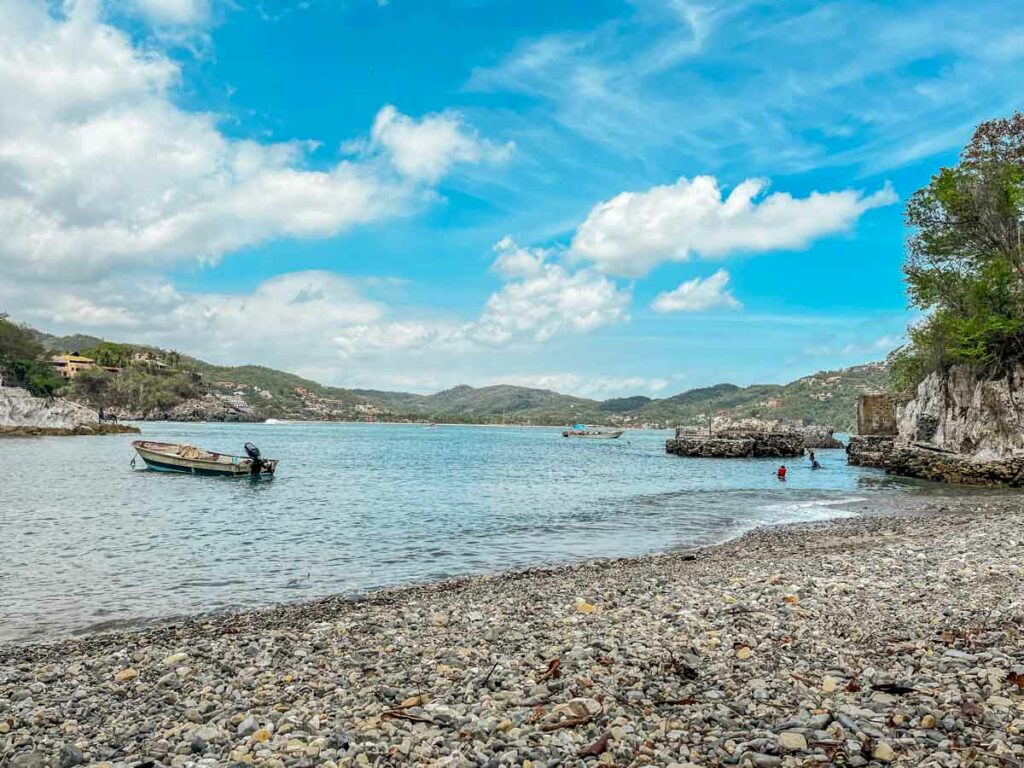 playa contramar zihuatanejo beaches