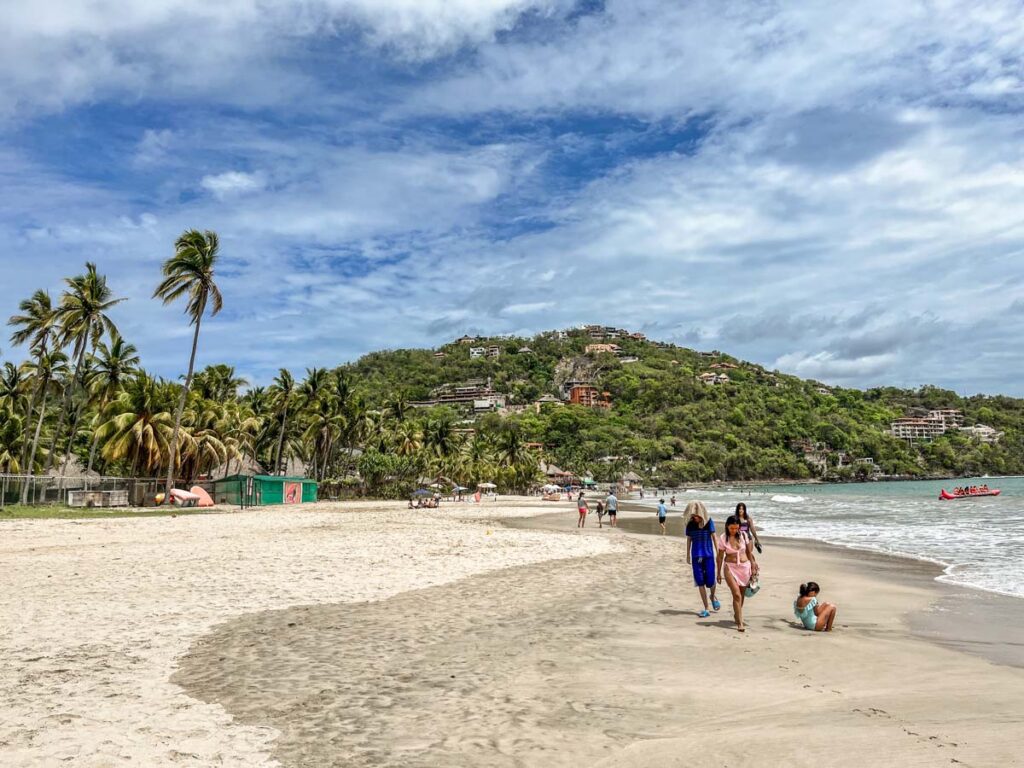 playa la ropa zihuatanejo beaches