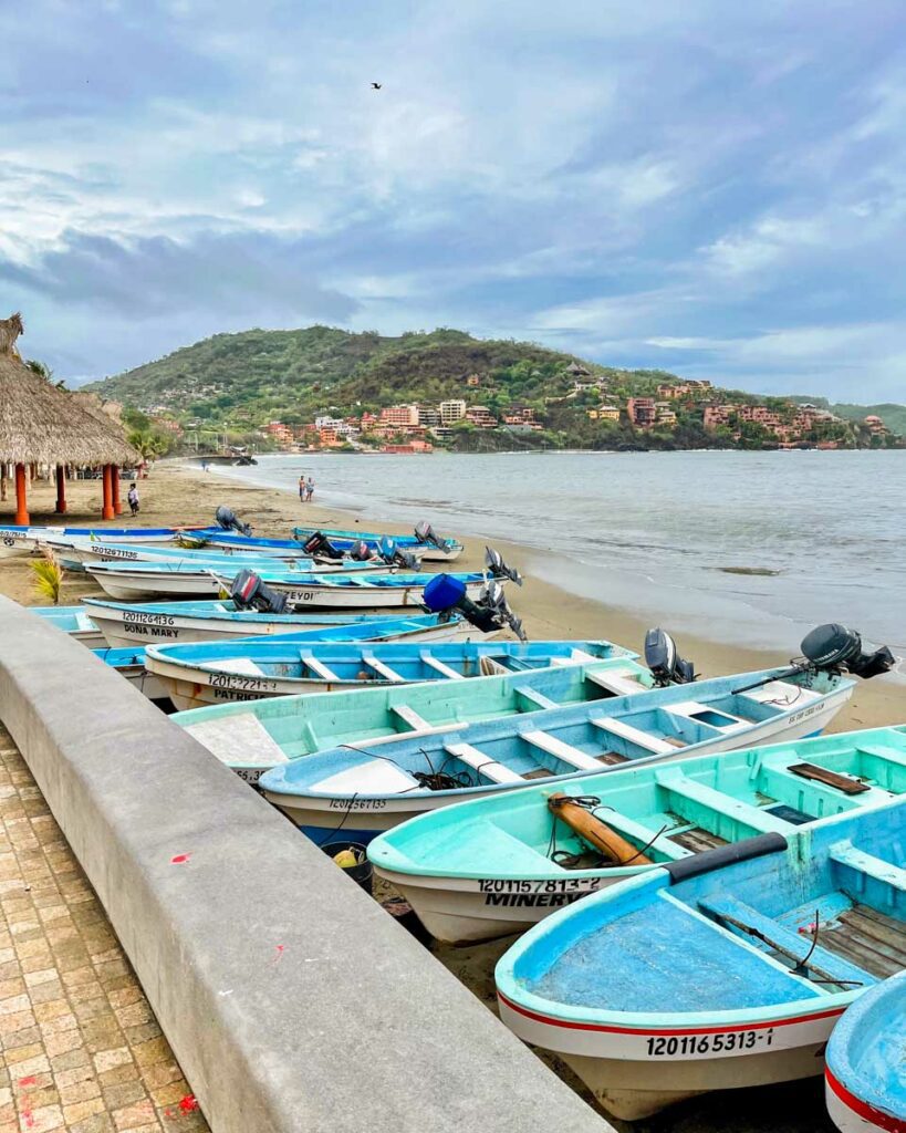 playa principal zihuatanejo beaches