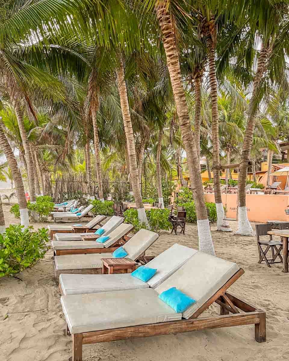 where to stay in zihuatanejo hotels