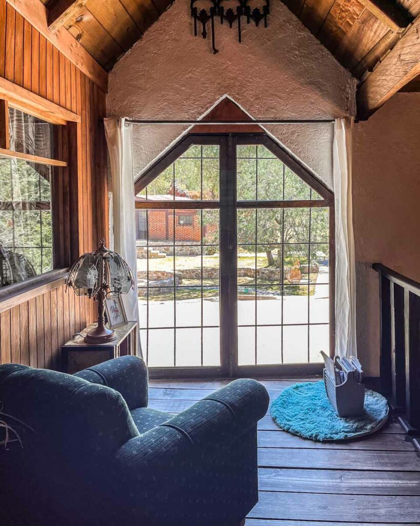 seating area in airbnb in mineral del monte pueblo magico